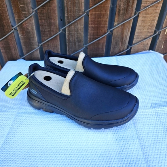 Skechers Shoes - Skechers Women's Sneakers Size 6